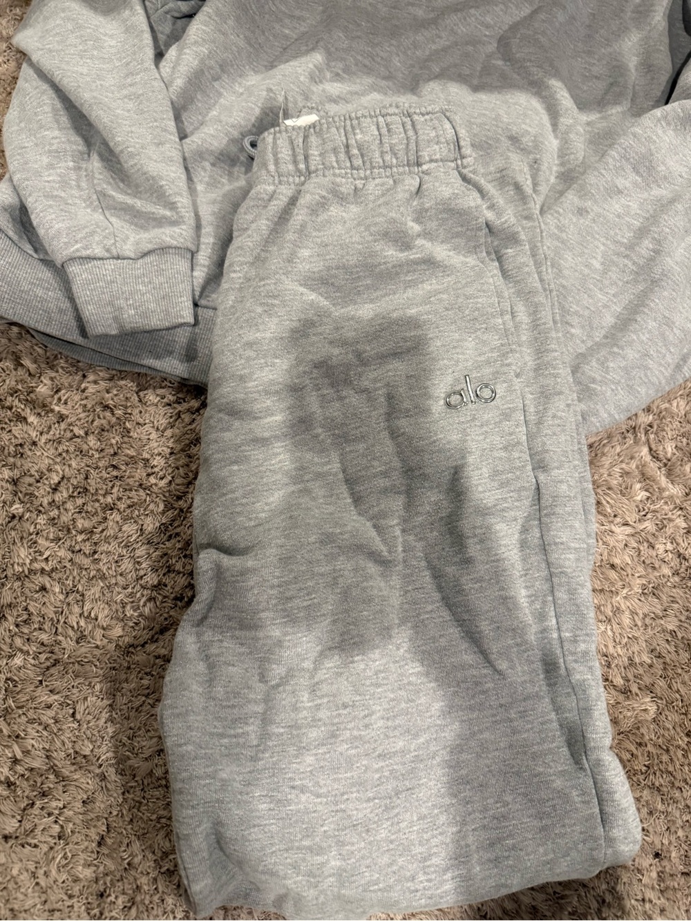 ALO Yoga Light Gray Lounge Sweatshirt and Sweatpants Set - Picture 2 of 4